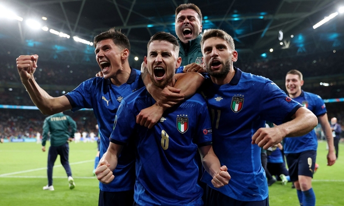 Italia là đội đầu tiên vào chung kết Euro 2020